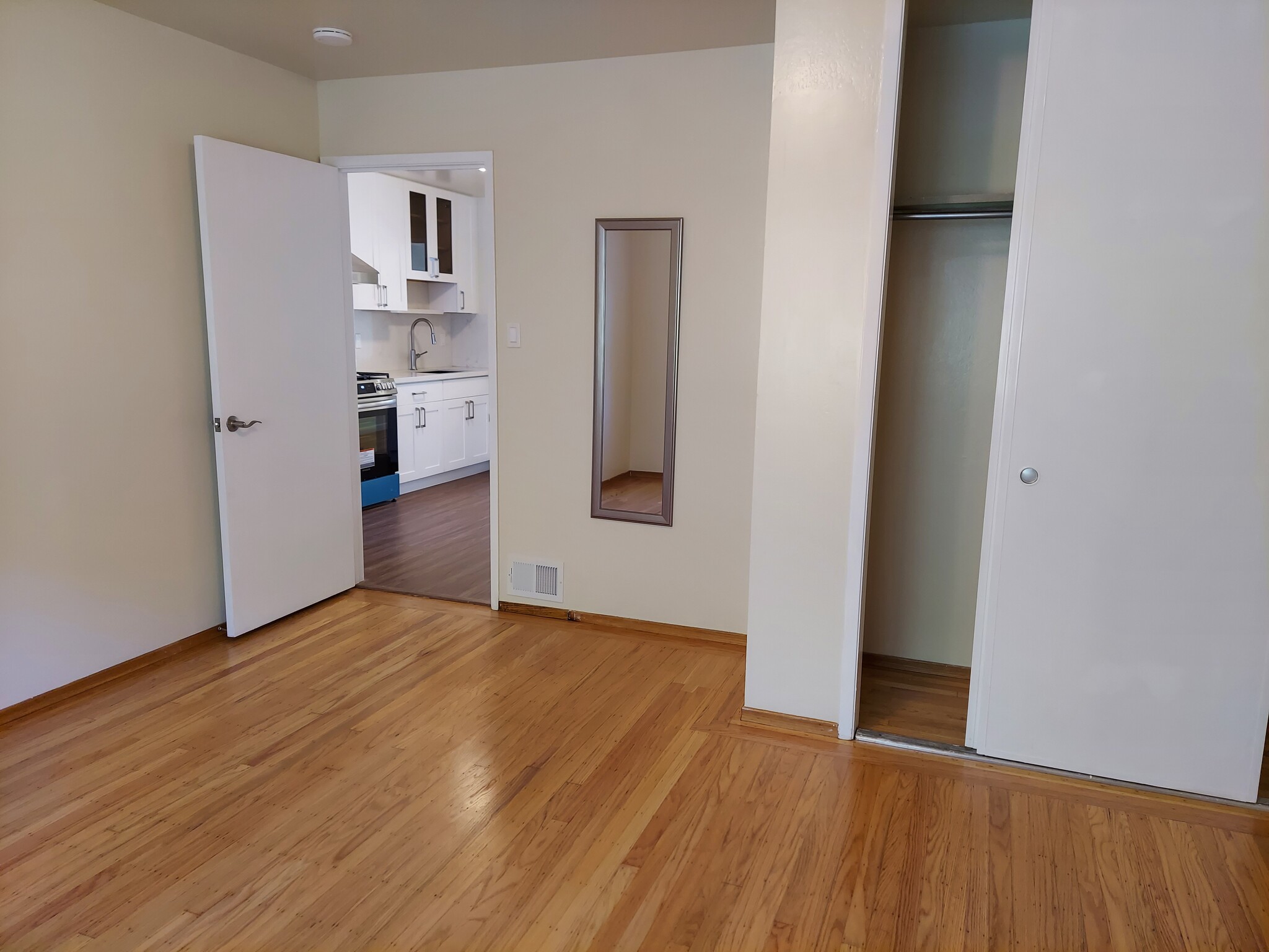 main bedroom - 382 Mangels Ave