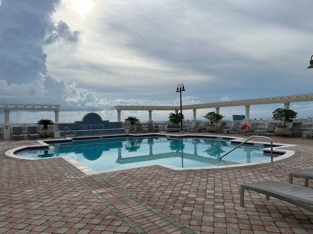 Building Photo - 511 SE 5th Ave