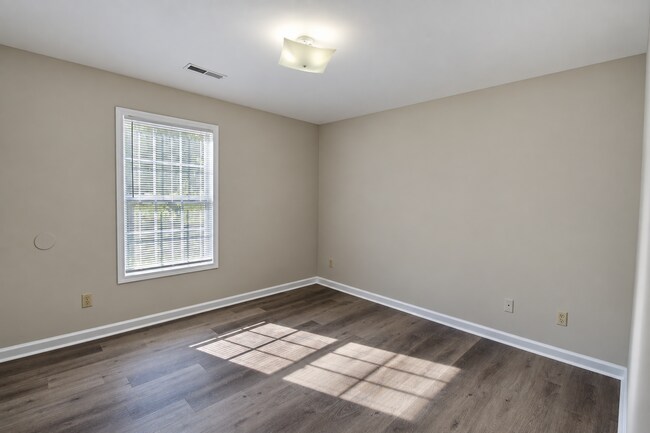 Building Photo - 424 Blake Cir