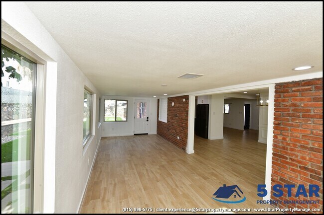 Building Photo - 3217 Wedgewood Dr