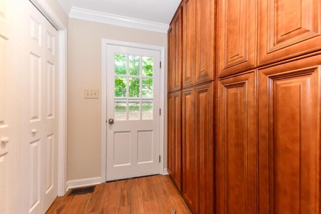 Building Photo - 4801 Sweetbriar Rd