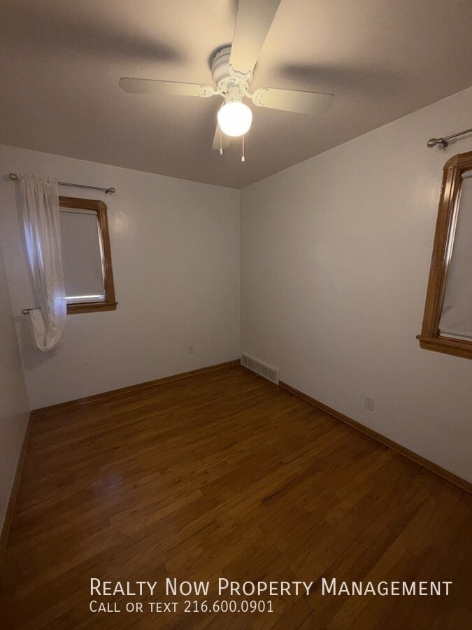 Building Photo - 5032 E 110th St