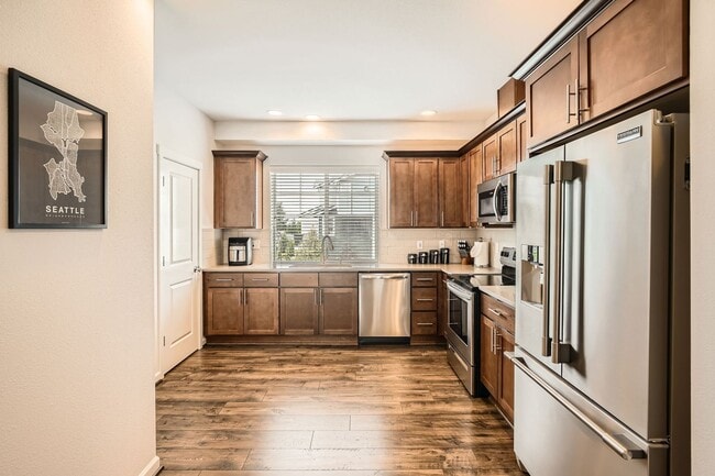 Building Photo - Modern Furnished Townhome in Prime Kent Lo...