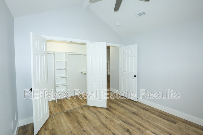 Building Photo - 57 Taylor Dr