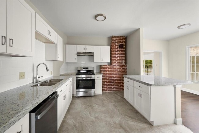 Building Photo - 5001 McKinney St