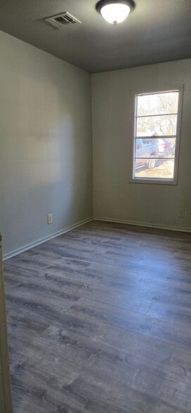 Building Photo - 1610 S 10th St