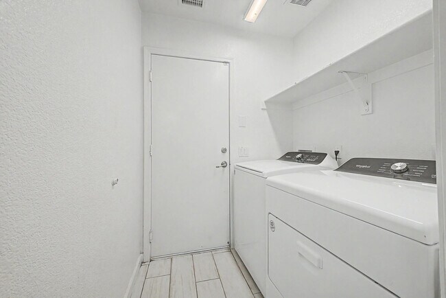 Building Photo - 1331 W Blue Ridge Ct