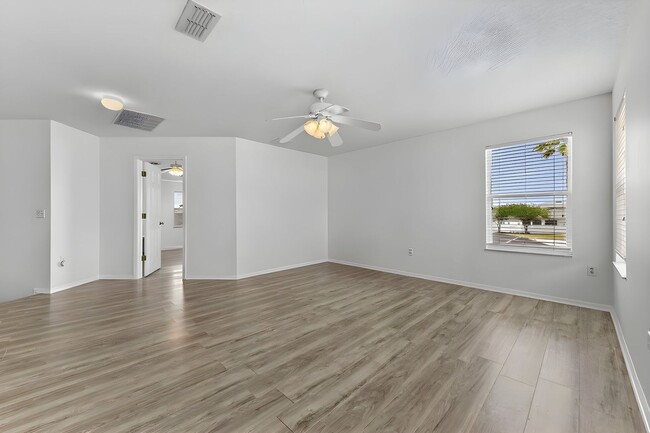 Building Photo - Perfect 4BR two story home with a Pool & Near Disney