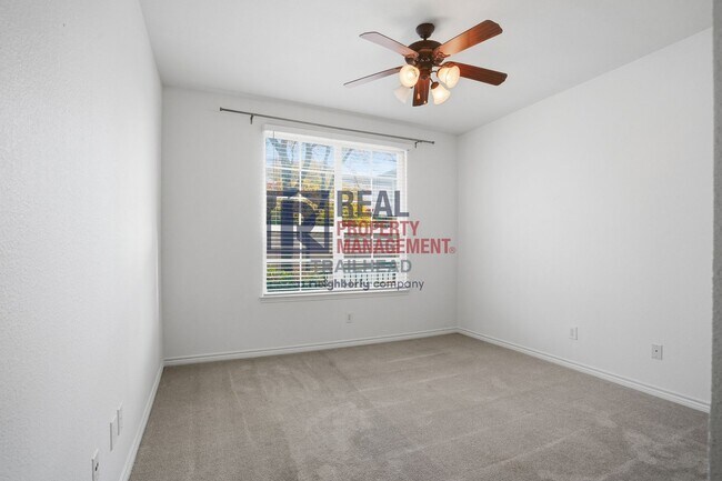 Building Photo - Gated Downtown Fort Worth Condo with Attached Garage