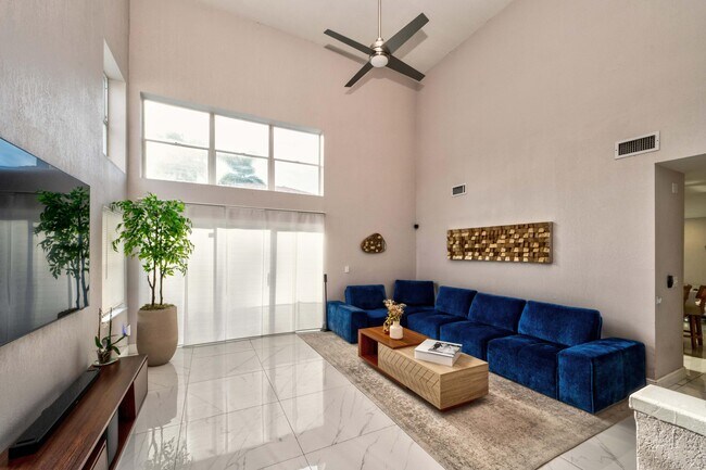 Building Photo - 621 Lakeshore Terrace