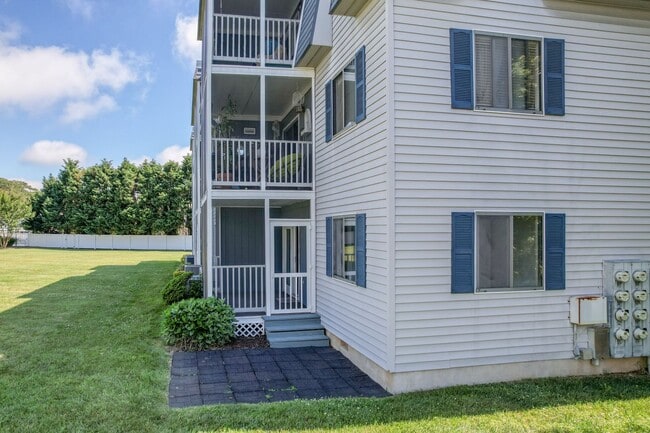 Building Photo - OFF SEASON RENTAL - FIRST FLOOR 2 BED 2 BA...
