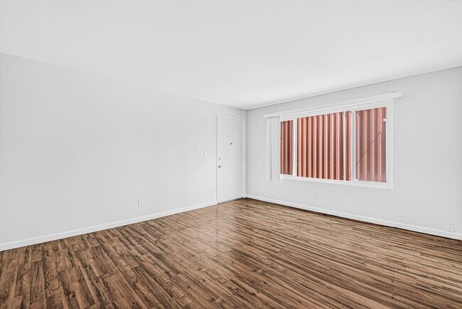 Interior Photo - 908 Roswell Avenue
