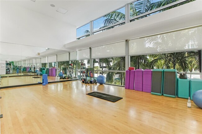 Building Photo - 2950 NE 188th St