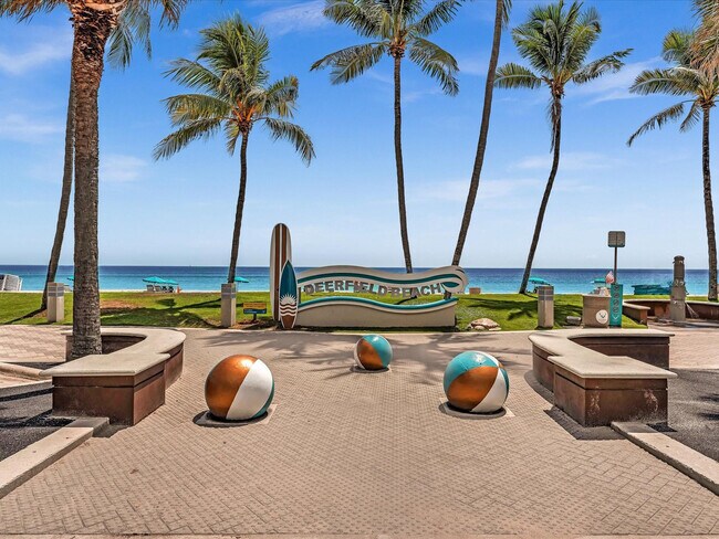 Building Photo - 1537 E Hillsboro Blvd