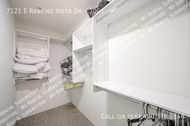 Building Photo - 7121 E Rancho Vista Dr