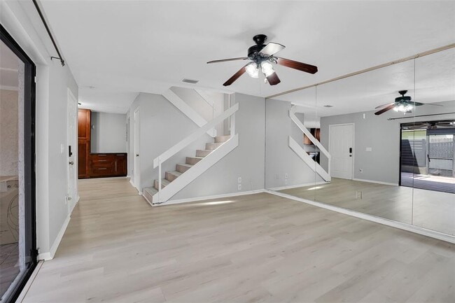 Building Photo - 15217 W Pond Woods Dr