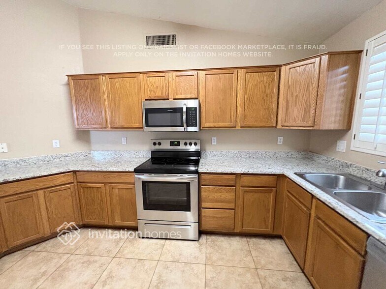 Building Photo - 6551 E Auburn St