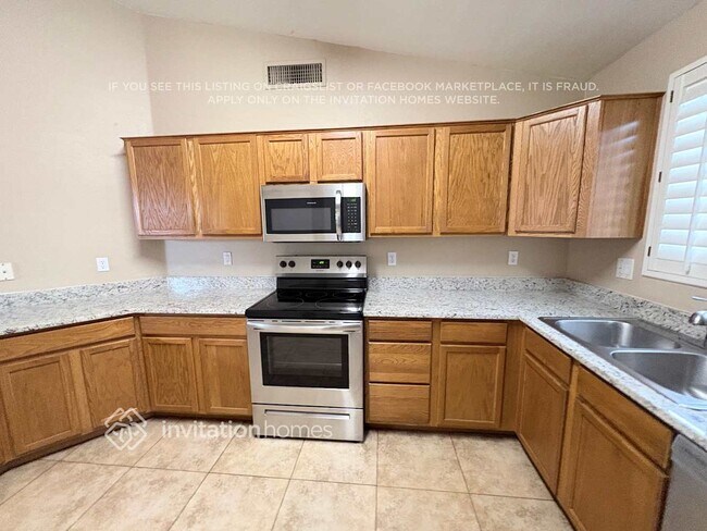 Building Photo - 6551 E Auburn St