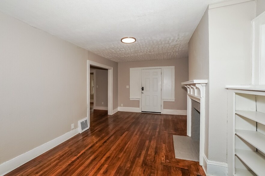 Building Photo - 904 Bloomfield Ave