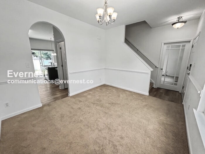 Building Photo - 102 Ridgeway St