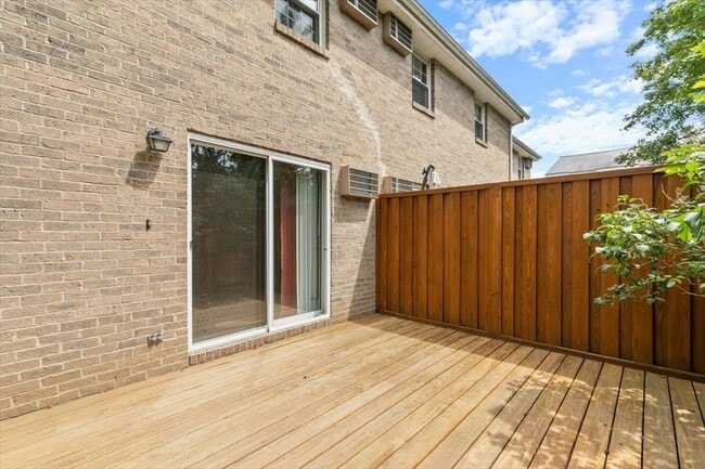 Building Photo - 114 Fieldstone Dr