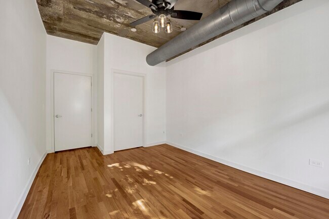 Building Photo - 1151 W 14th Pl