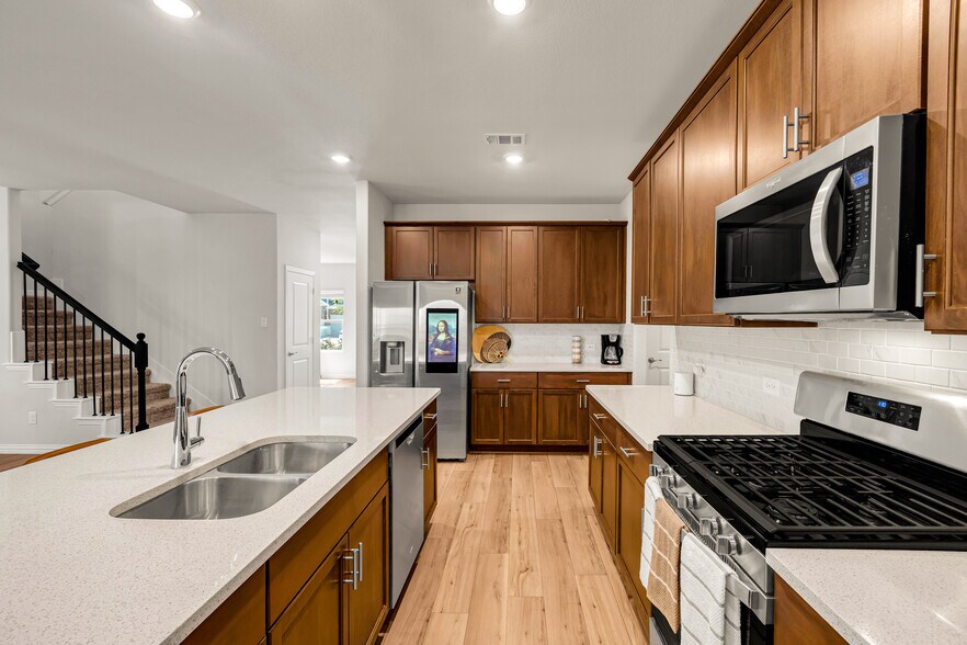 Building Photo - 2104 Bellatrix Dr