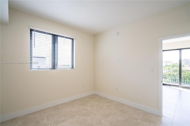 Building Photo - 1091 Galiano St