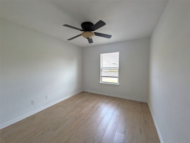 Building Photo - 5760 Fountain Flat Dr