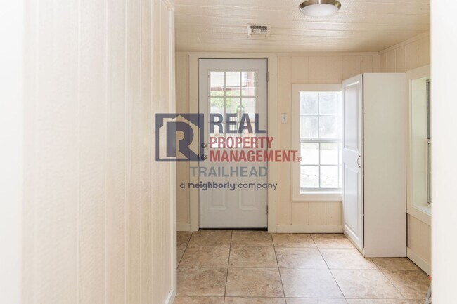 Building Photo - Cozy 2 Bedroom Home Near Historic Downtown Glen Rose