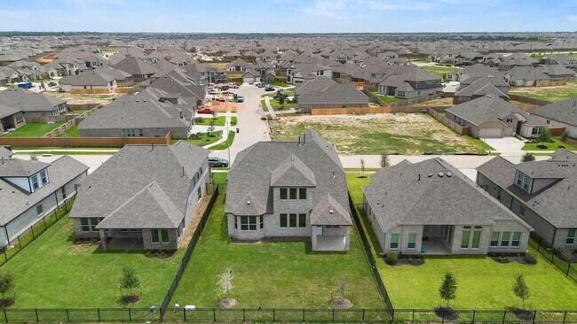 Building Photo - 27302 Blue Sand Dr