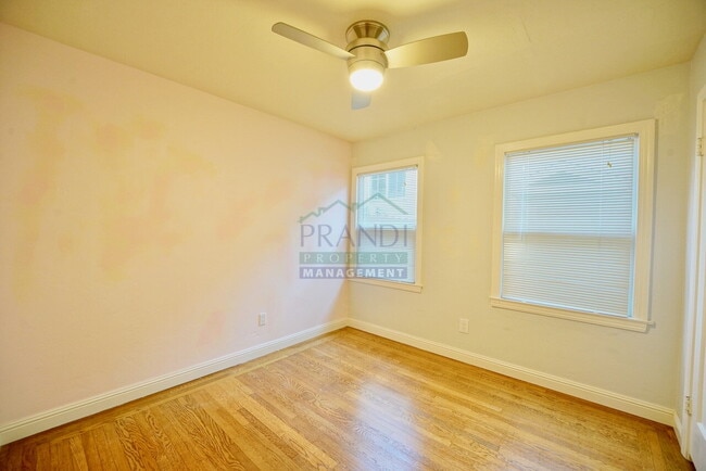 Building Photo - Available Now! 3 Bedroom San Rafael House