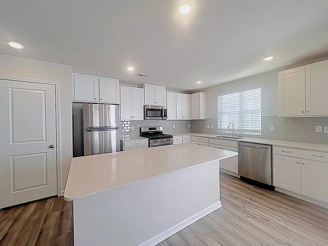 Building Photo - 922 Powder Crk Dr