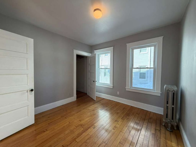 Building Photo - 246 Rogers St