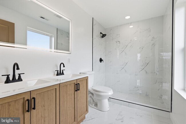 Building Photo - 31 Swan Ln