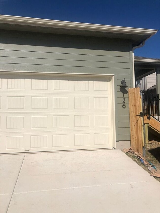 Building Photo - -=Available April 2026=-  4BR/2BA w/ Fenced Yard + Covered Parking in Hutto, TX