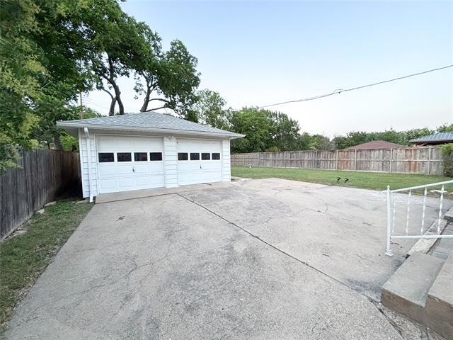 Building Photo - 2109 Highwood Dr