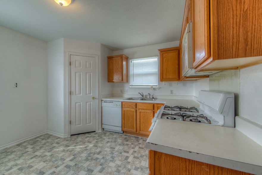 Building Photo - 8433 Alum Rock Dr