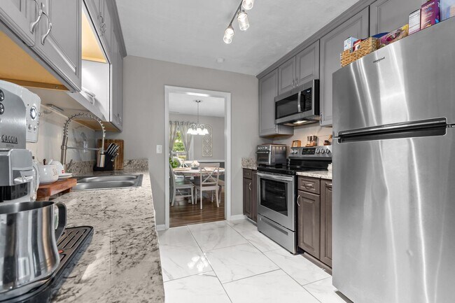 Building Photo - Updated 3 Bed, 2 Bath Home with Fenced Yard