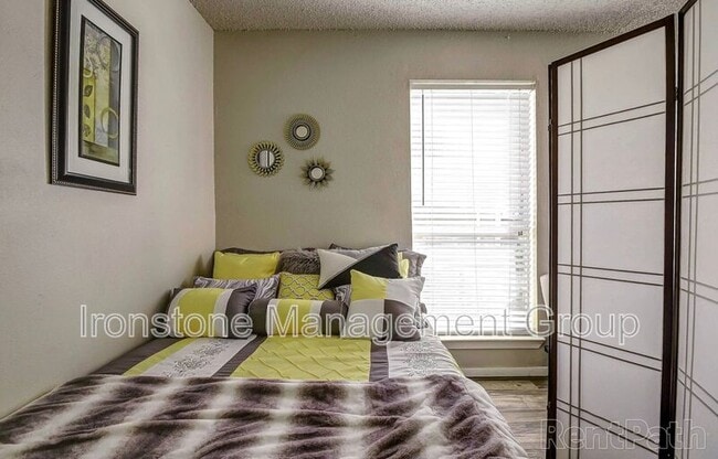 Building Photo - 4639 S Darlington Ave