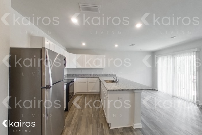 Building Photo - 21664 Yosemite Blvd