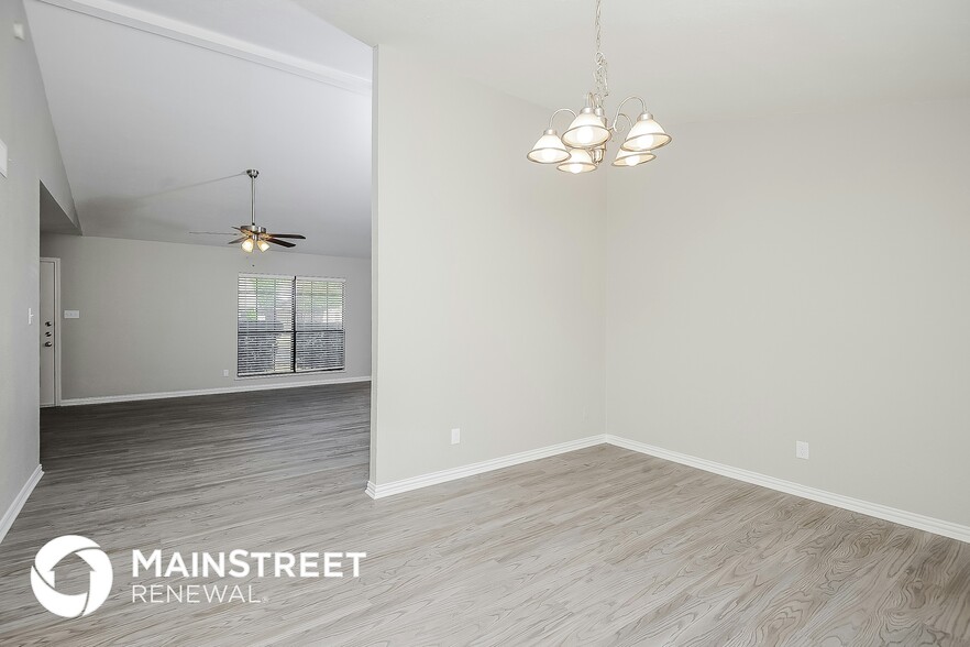 Building Photo - 2817 Carnaby Ln