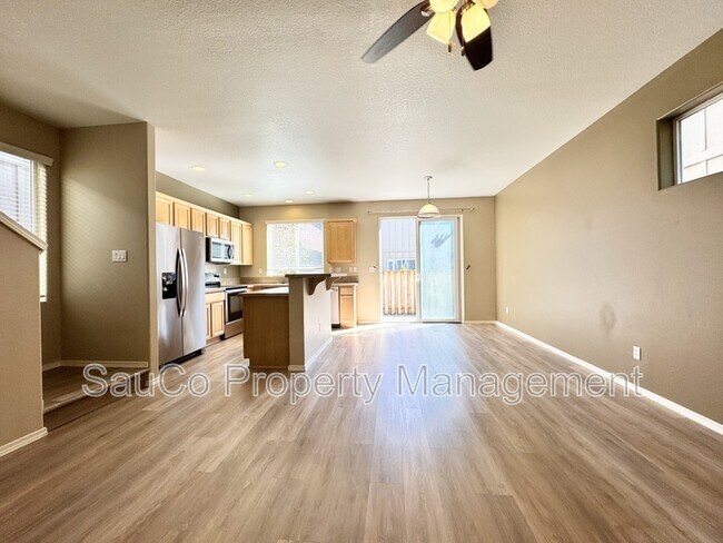 Building Photo - 4572 SE Olivewood St