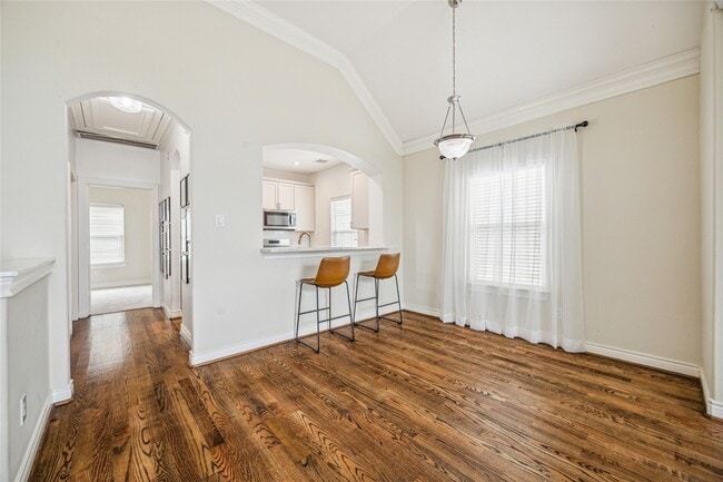 Building Photo - 5841 Katy St