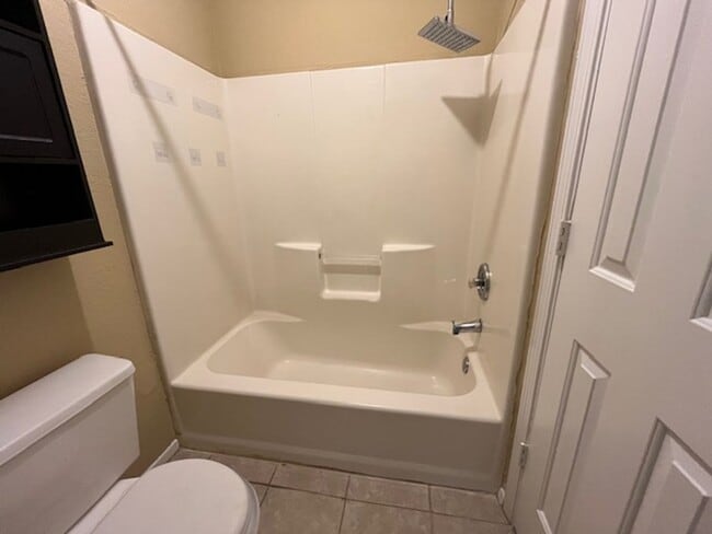 Building Photo - Renovated 4 Bedroom 2 Bath Home for Rent!