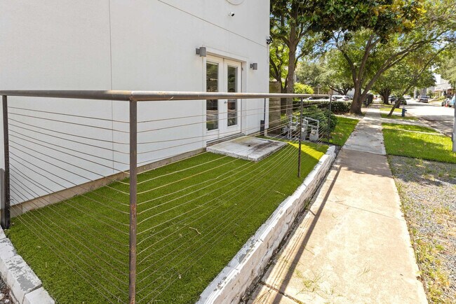 Building Photo - 2025 Colquitt St