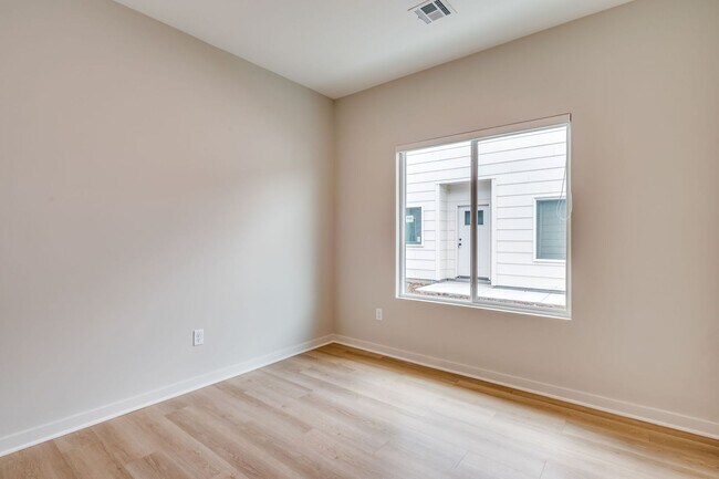 Building Photo - 143 Gowen St