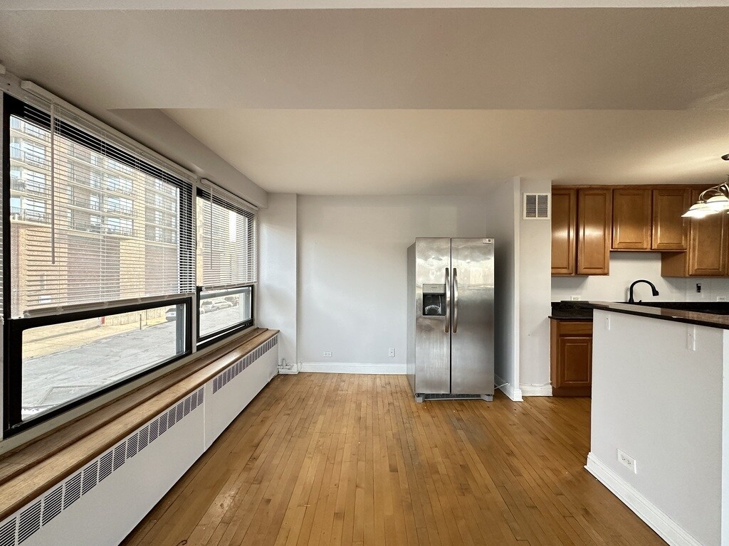 Building Photo - 4180 N Marine Dr