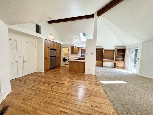 Building Photo - 260 Arnos St