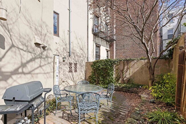 Building Photo - 211-213-213 3rd St